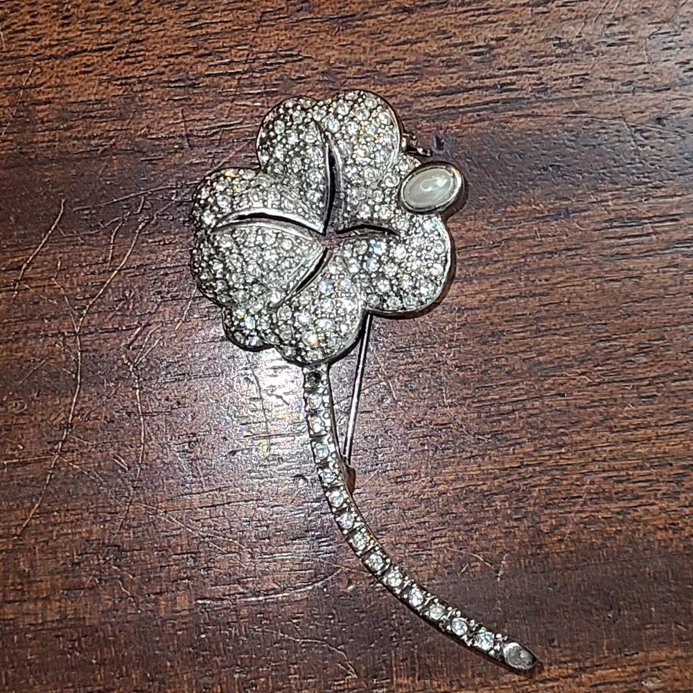 Flower brooch